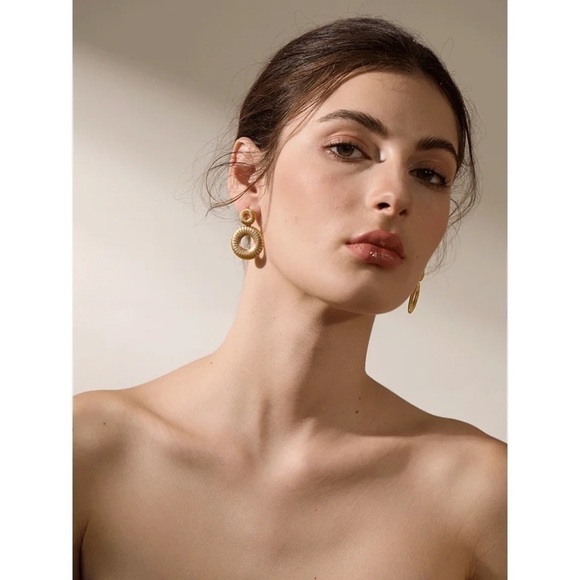 18K Gold Plated Round Circle Hollow Hoop Earrings - Picture 5 of 7